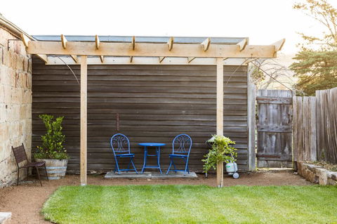 Daisy Bank Cottages - Sunshine Coast Guide 0