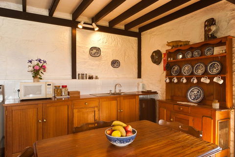 Daisy Bank Cottages - Sunshine Coast Guide 2