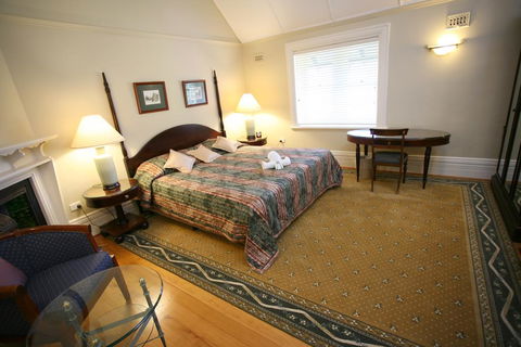 Darcy's Hotel - Sunshine Coast Guide 3