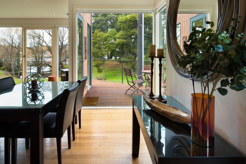 Daylesford Lake Villa 2 - Sunshine Coast Guide 1