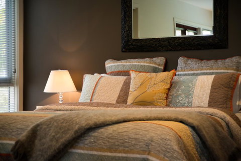 Daylesford Spa Villa 5 - Sunshine Coast Guide 3