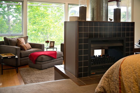 Daylesford Spa Villa 5 - Sunshine Coast Guide 1