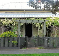 Delightful Cottage - Sunshine Coast Guide