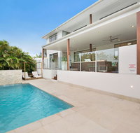 Deluxe on Water - Sunshine Coast Guide