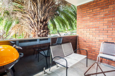 DENHAM DAZE (I677) -L'Abode - Sunshine Coast Guide 1