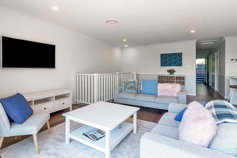 DESIGNER HOLIDAY BEACH PAD // 4 BED // COPA - Sunshine Coast Guide 2