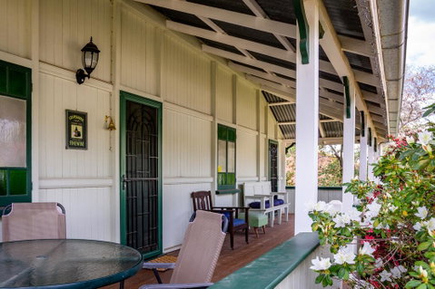 Dillons Cottage - Sunshine Coast Guide 1