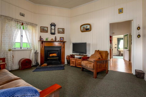 Dillons Cottage - Sunshine Coast Guide 3