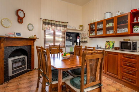 Dillons Cottage - Sunshine Coast Guide 2
