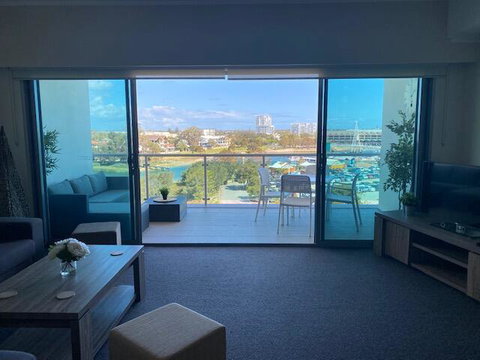 Dolphin View 404 - Sunshine Coast Guide 2