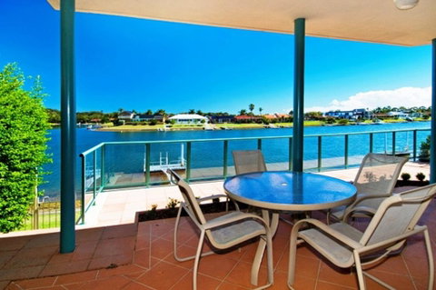 Dolphins 2 7 Commodore Crescent - Sunshine Coast Guide 1