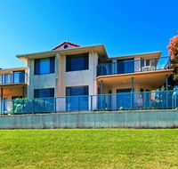 Dolphins 2 7 Commodore Crescent