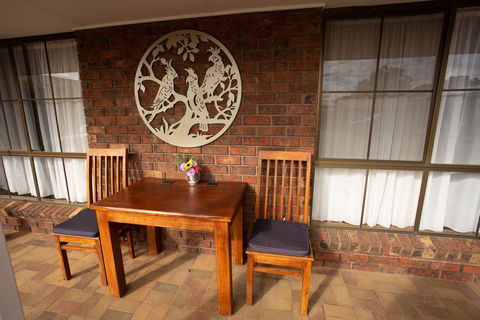 Donald Motor Lodge - Sunshine Coast Guide 1