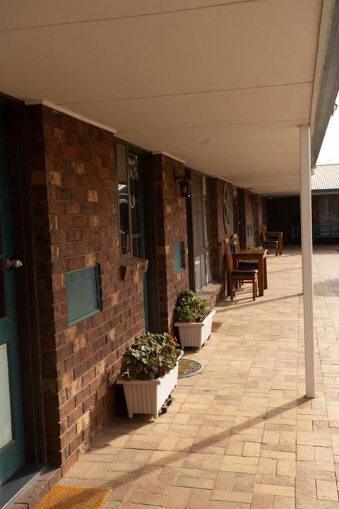 Donald Motor Lodge - Sunshine Coast Guide 3