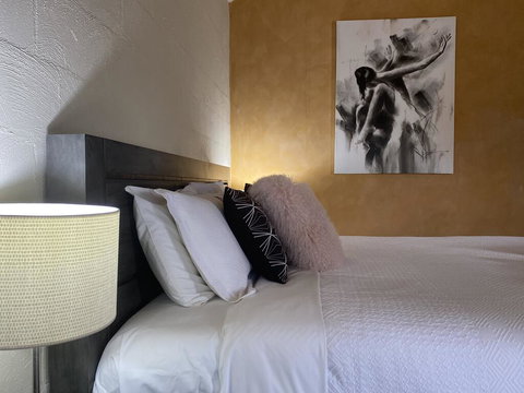 Double Nut Chalets, Daylesford - Sunshine Coast Guide 2