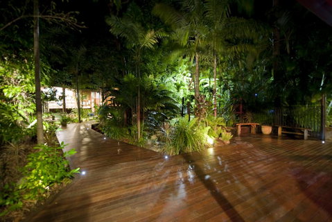 Dougies Backpackers Resort - Sunshine Coast Guide 1