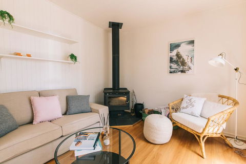 DOVESTONES BY THE SEA - INVERLOCH - Sunshine Coast Guide 0