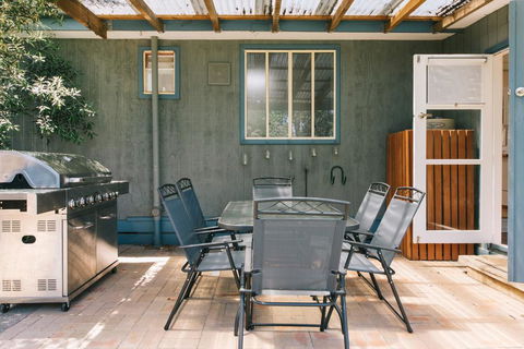 DOVESTONES BY THE SEA - INVERLOCH - Sunshine Coast Guide 1