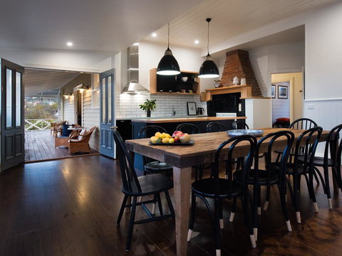 Dunroman - Sunshine Coast Guide 1