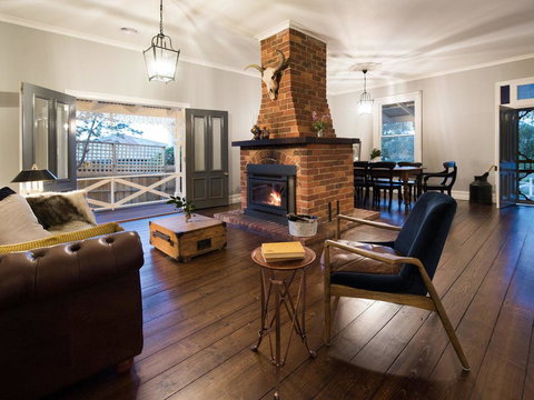 Dunroman - Sunshine Coast Guide 0