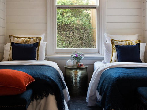 Dunroman - Sunshine Coast Guide 2