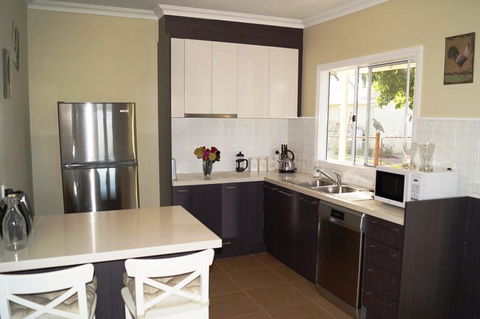 Eagle's View Bed & Breakfast - Sunshine Coast Guide 3