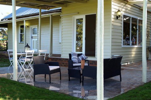 Eagle's View Bed & Breakfast - Sunshine Coast Guide 1