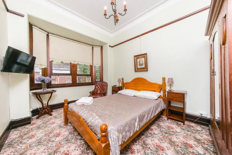 East Sydney Hotel - Sunshine Coast Guide 1