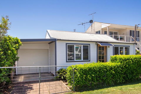 Echuca Bungalow - Sunshine Coast Guide 0