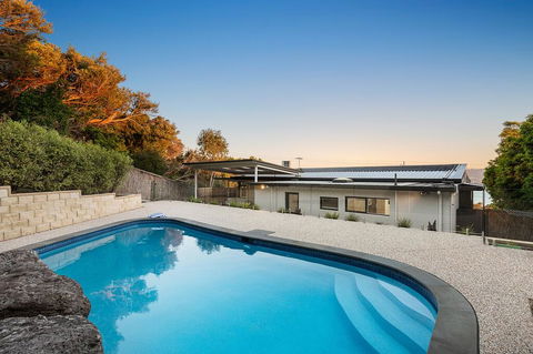 Ellerina Sea Vista Luxury Family Retreat With Sauna, Pool, Amazing Water Views, Walk To Beach - Sunshine Coast Guide 0