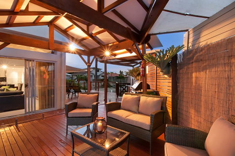 Endless Summer - Sunshine Coast Guide 2