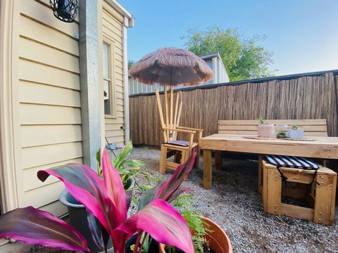 Entire Townhouse In Heart Of Echuca's Port CBD - 15 Guest Capacity - Sunshine Coast Guide 2