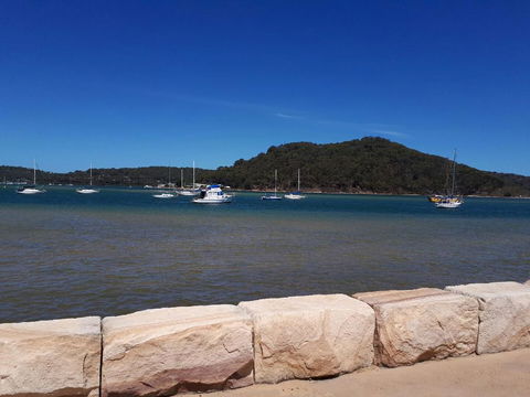 Ettalong Beach Motel - Sunshine Coast Guide 0