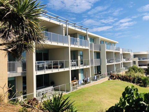 EXTRA LARGE 2 Bed Apartment - 3 Pools And Spa - Mountain View - BEACHFRONT LOCATION CABARITA BEACH - Sunshine Coast Guide 3