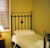 Eyre House - Sunshine Coast Guide