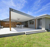 Fairway Views Pet Friendly house with WiFi AC Heating walk to beach