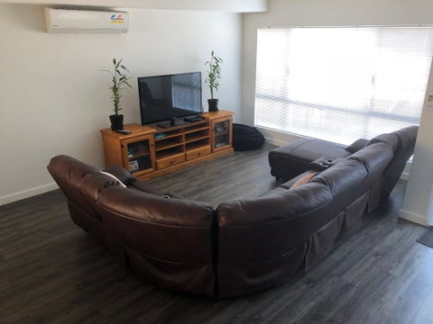 Falcon Bay 4x4 Townhouse - Sunshine Coast Guide 0