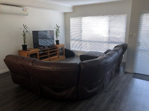 Falcon Bay 4x4 Townhouse - Sunshine Coast Guide 1