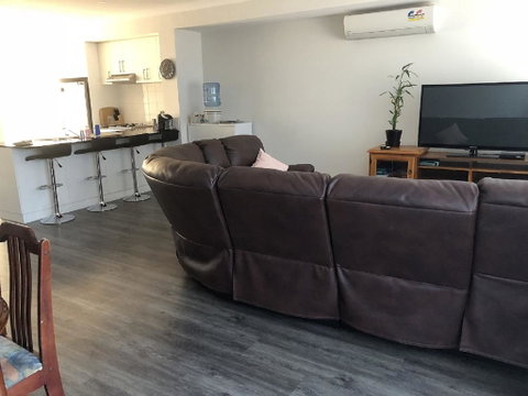 Falcon Bay 4x4 Townhouse - Sunshine Coast Guide 2