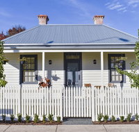 Farmers Arms Heritage Cottage - Sunshine Coast Guide