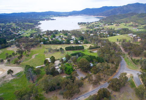 Fernleigh Accommodation - Sunshine Coast Guide 0