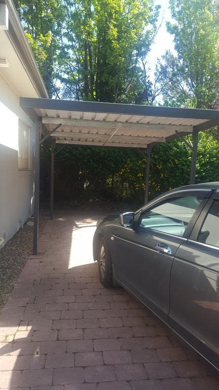 Flat In Heart Of Griffith - Sunshine Coast Guide 0