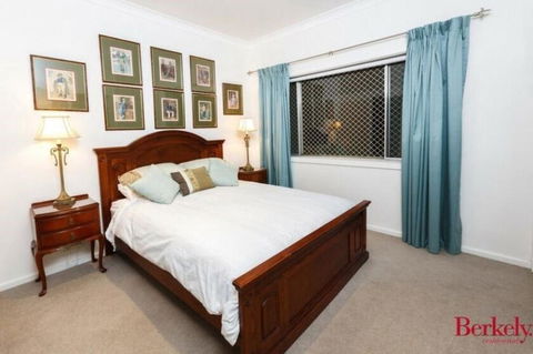 Flat In Heart Of Griffith - Sunshine Coast Guide 3