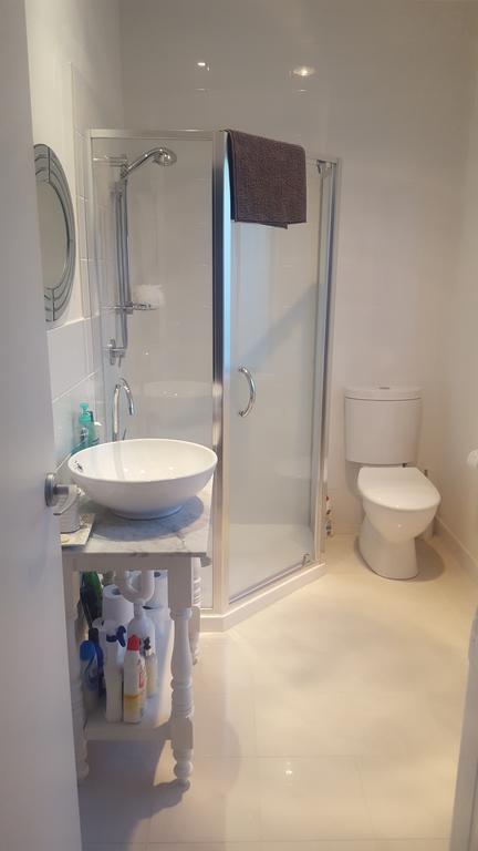 Flat In Heart Of Griffith - Sunshine Coast Guide 2