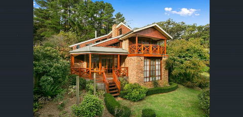 Floraison Red Hill - Sunshine Coast Guide 0