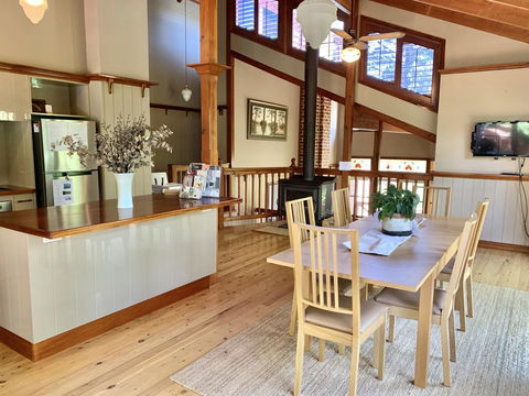 Floraison Red Hill - Sunshine Coast Guide 1