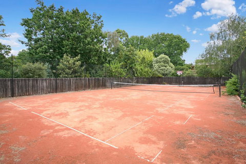 Frankston Unicare - Sunshine Coast Guide 1