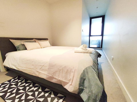 Free Parking+Netfix Luxury Comfy 1Bedroom+Gym+Pool - Sunshine Coast Guide 1