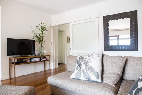 Furmston House & Studio - Sunshine Coast Guide 1