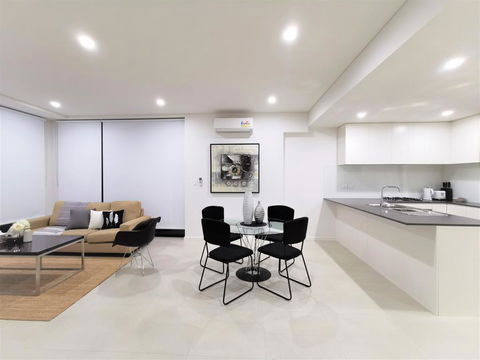 G02 Courtyard Apartment - Sunshine Coast Guide 2